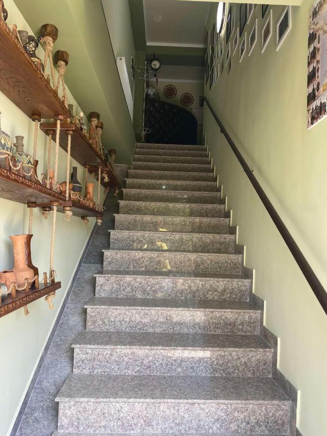 Bed and Breakfast Art Hole Kutaissi Exterior foto